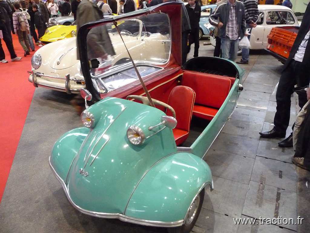 2011_epoquauto (136).jpg - 05/11/2011 - 69000 LYON - EPOQU'AUTO - 33ème Salon International Autos & Motos Anciennes - FMR 3 roues avec toit et ouverture panoramique
